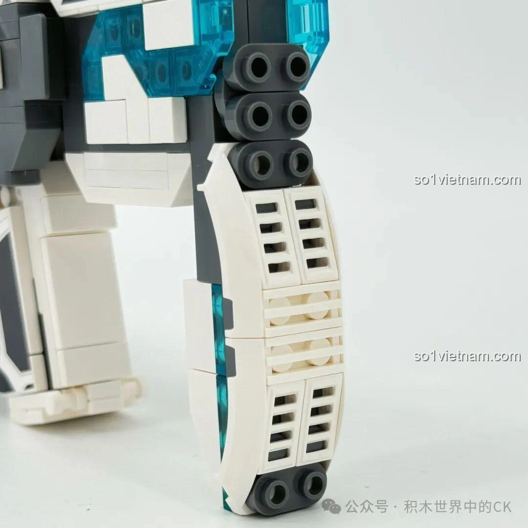 Chi tiết báng súng của ZHEGAO 918019 Súng trường điện từ Bạch Dương, thiết kế chắc chắn và có rãnh thoát nhiệt.