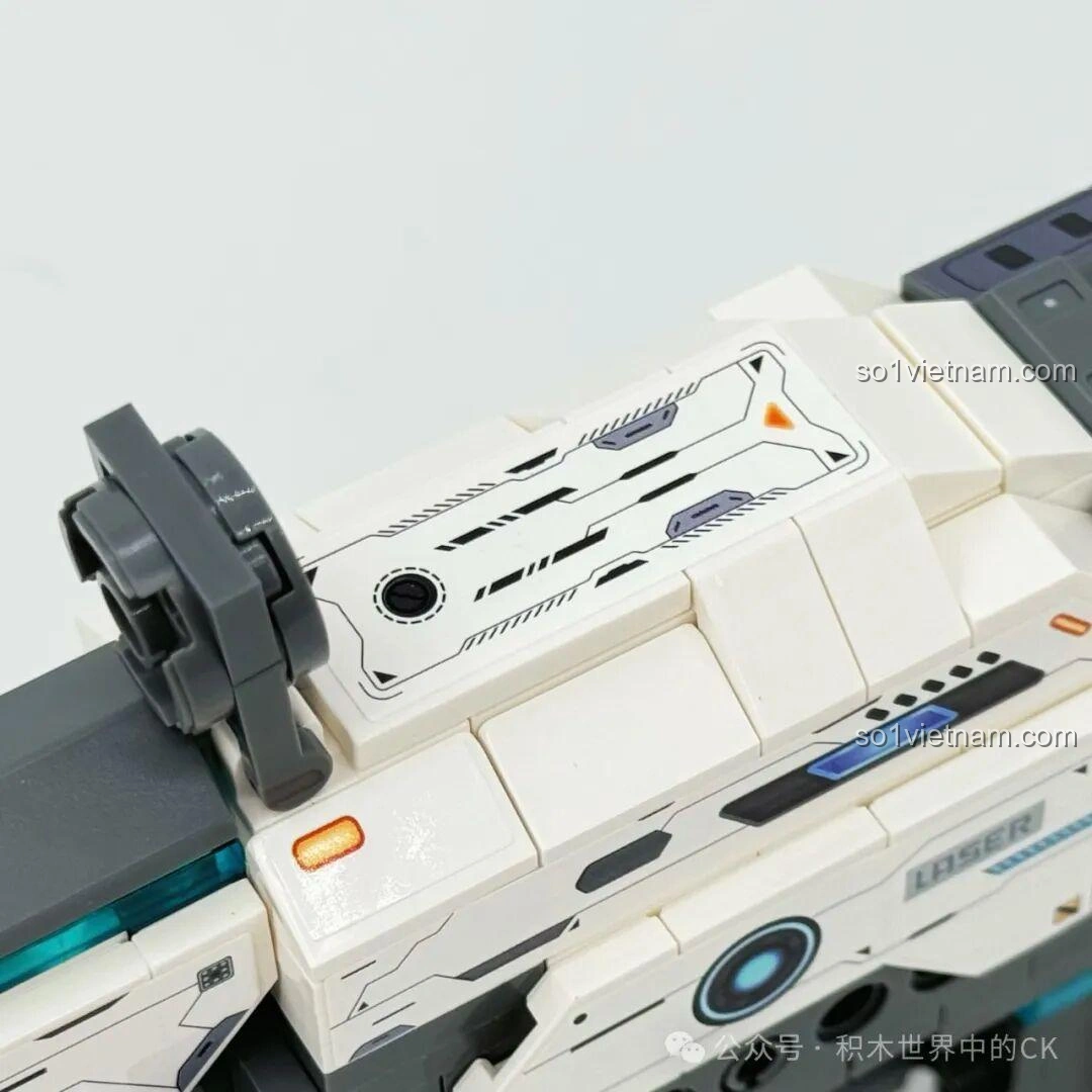 Cận cảnh kính ngắm và phần thân trên của ZHEGAO 918019 Súng trường điện từ Bạch Dương, tăng tính chiến thuật.