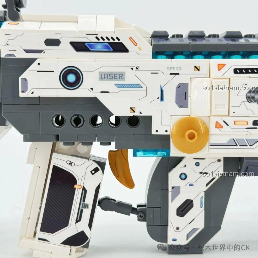 Chi tiết tay cầm và cò súng của ZHEGAO 918019 Súng trường điện từ Bạch Dương, thiết kế công thái học.