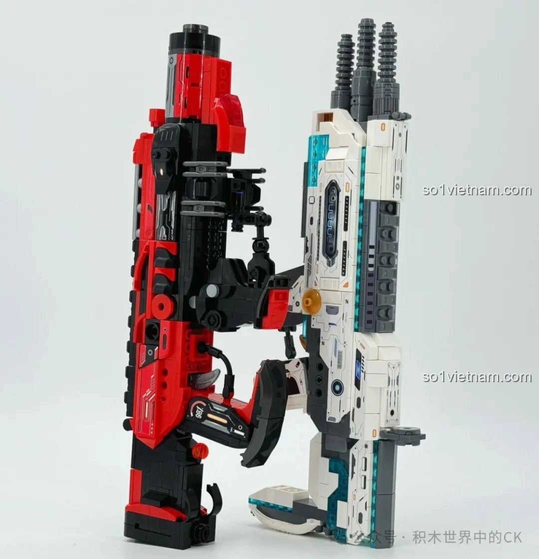 Góc nhìn bên cạnh của ZHEGAO 918019 Súng trường điện từ Bạch Dương màu trắng và 918022 Súng phun lửa Sư Tử màu đỏ.