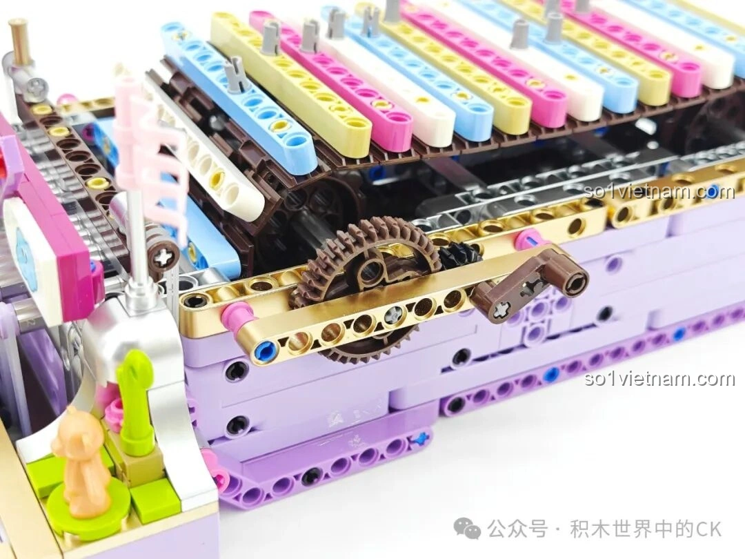 Cận cảnh bánh răng và cơ cấu truyền động của Đàn Tám Âm Mộng Ảo ZHEGAO 991014, minh họa chi tiết kỹ thuật bên trong mô hình đàn gõ, tăng tính giáo dục.