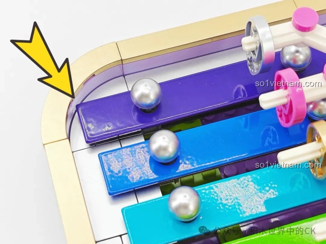 Cận cảnh chi tiết thanh gõ và viên bi trên Đàn Tám Âm Mộng Ảo ZHEGAO 991014, cho thấy chất lượng mảnh ghép và cách chúng tạo ra âm thanh khi được gõ.