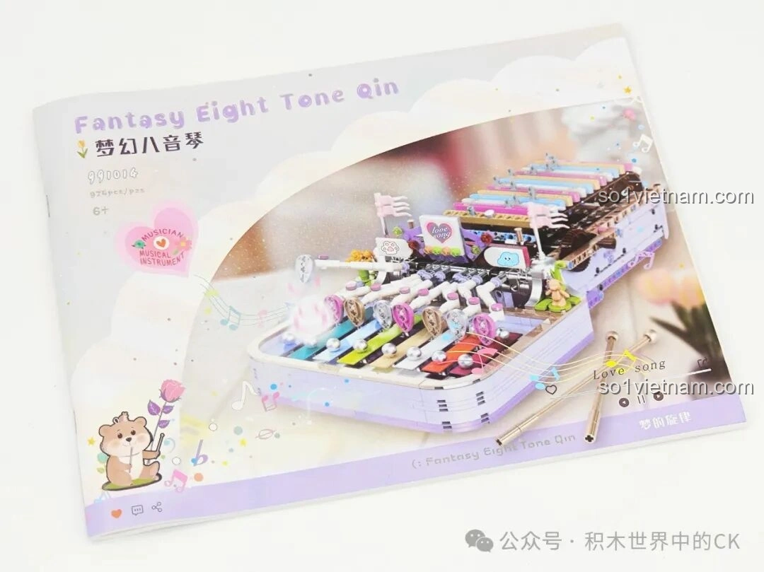 Cuốn sách hướng dẫn lắp ráp Đàn Tám Âm Mộng Ảo ZHEGAO 991014 với hình ảnh minh họa rõ ràng, giúp bé dễ dàng thực hiện từng bước lắp ghép mô hình đàn gõ.