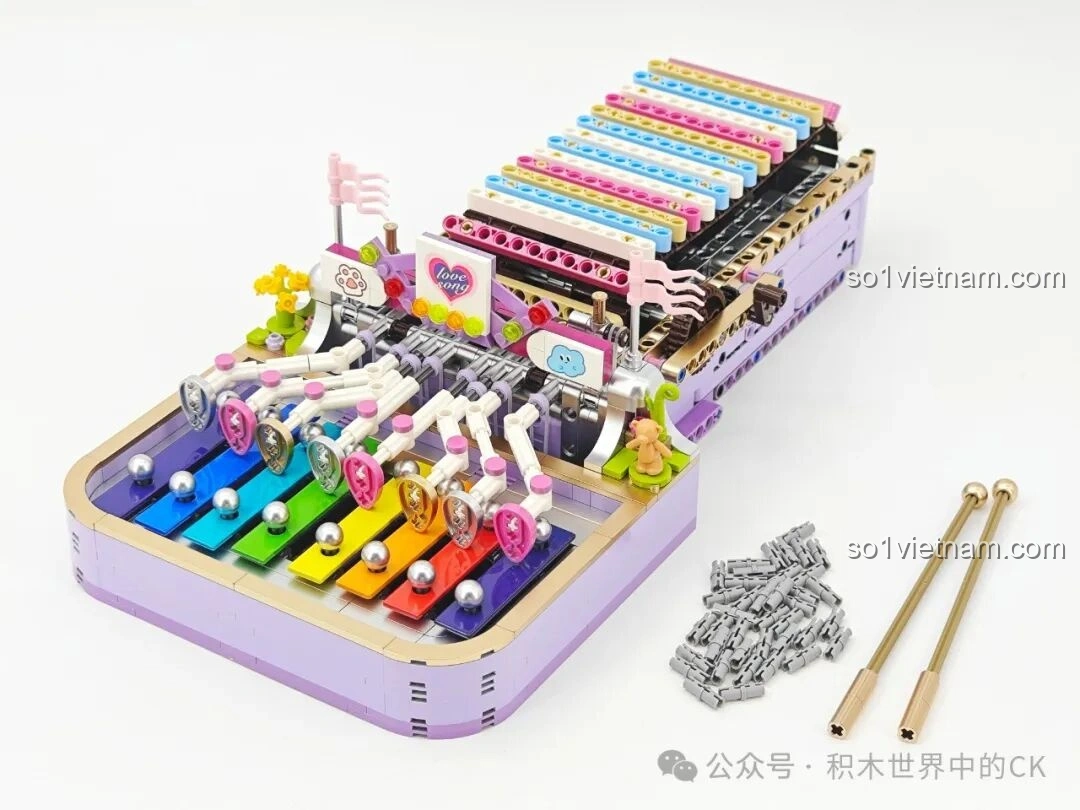 Hai phần của Đàn Tám Âm Mộng Ảo ZHEGAO 991014 đang được kết nối, minh họa quá trình hoàn thiện mô hình đàn gõ và cơ chế hoạt động của nó.