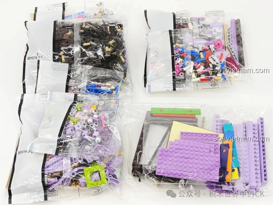 Các túi mảnh ghép của Đàn Tám Âm Mộng Ảo ZHEGAO 991014 được phân loại cẩn thận, đảm bảo quá trình lắp ráp đồ chơi nhạc cụ cho bé gái diễn ra thuận lợi và gọn gàng.