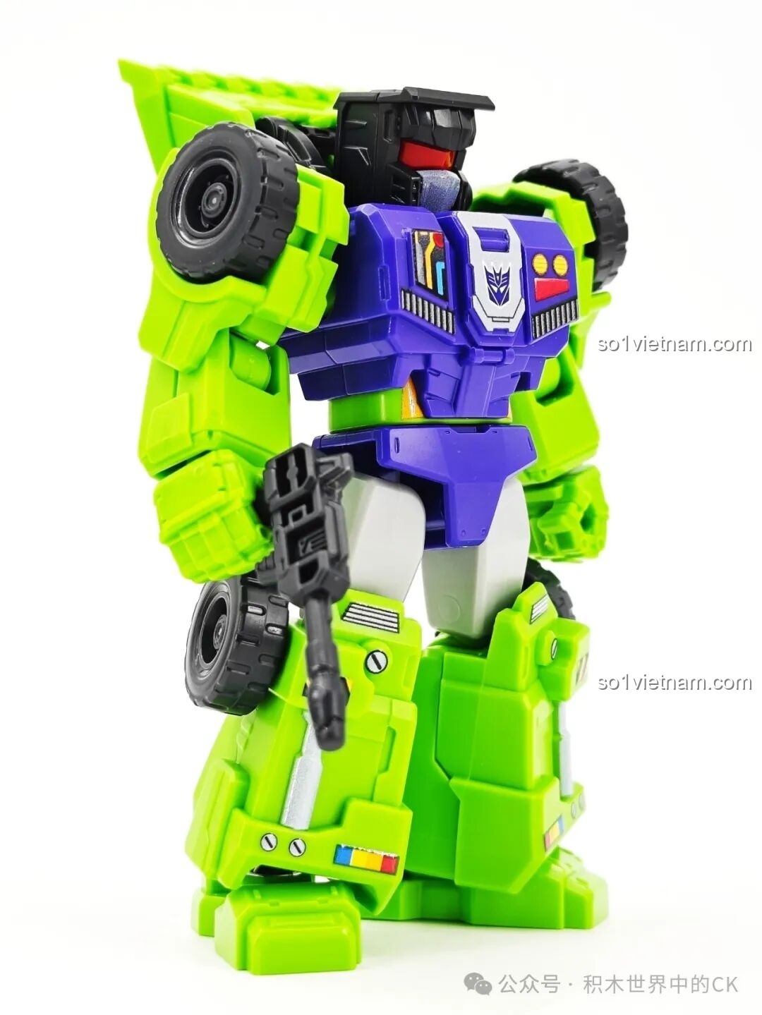 Góc nghiêng mô hình robot Bonecrusher BLOKEES 71104 Transformers, thể hiện chi tiết trên thân và vũ khí.
