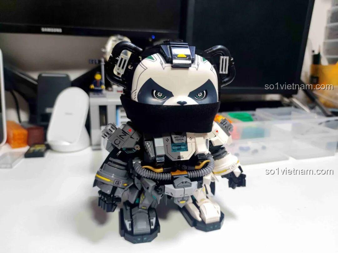 Mô hình Robot Gấu Trúc Vọng Nguyệt đã hoàn thiện, chưa gắn áo choàng và đế, trông cực ngầu.