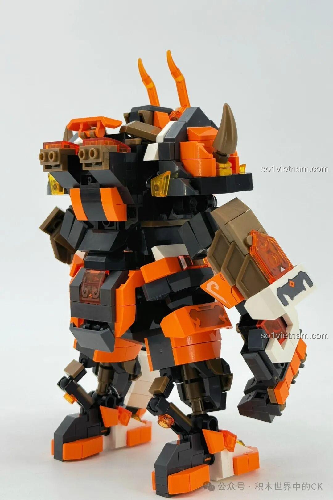 Mô hình robot Ma Lễ Hải SEMBO 106006 nhìn từ bên cạnh, không cầm vũ khí.