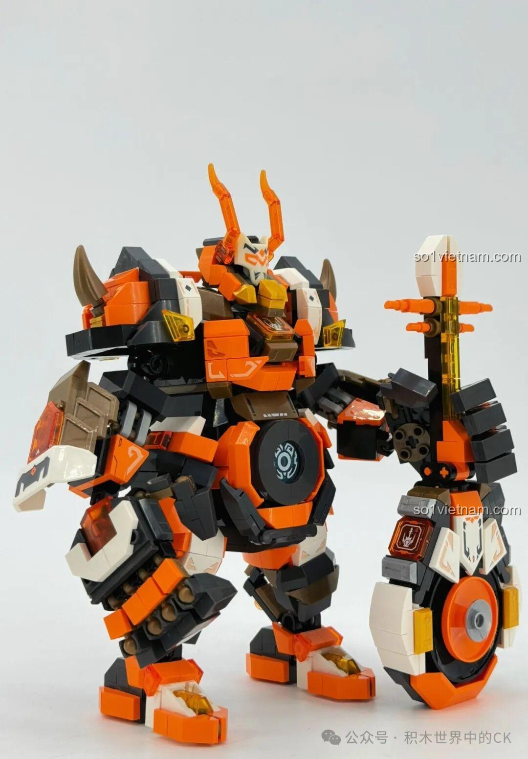 Mô hình robot Ma Lễ Hải SEMBO 106006 nhìn từ phía sau, cho thấy thiết kế lưng và chân chi tiết.