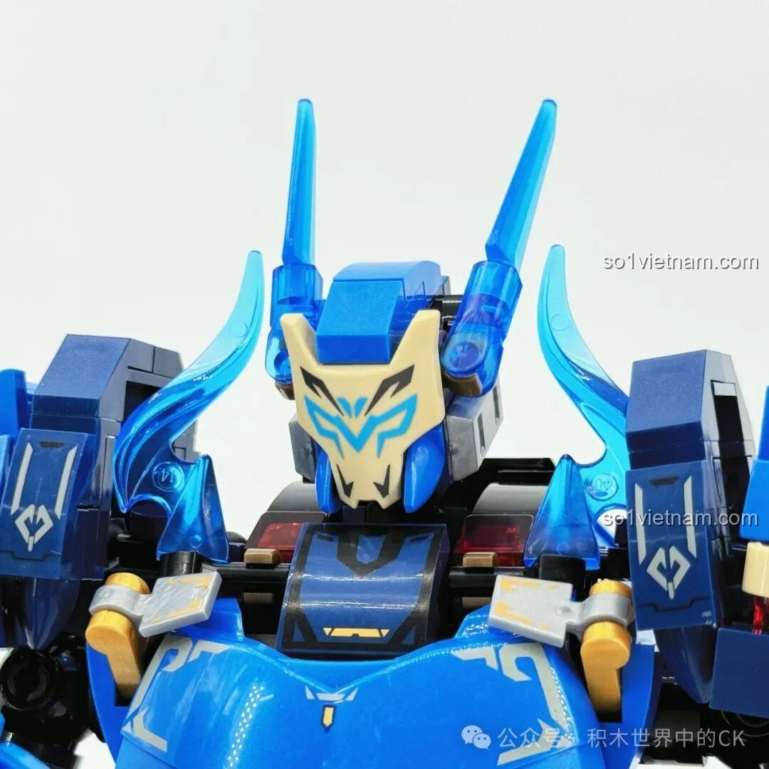 Mô hình robot Ma Lễ Hồng SEMBO 106008 nhìn từ góc chéo phía sau, khoe các chi tiết lưng.