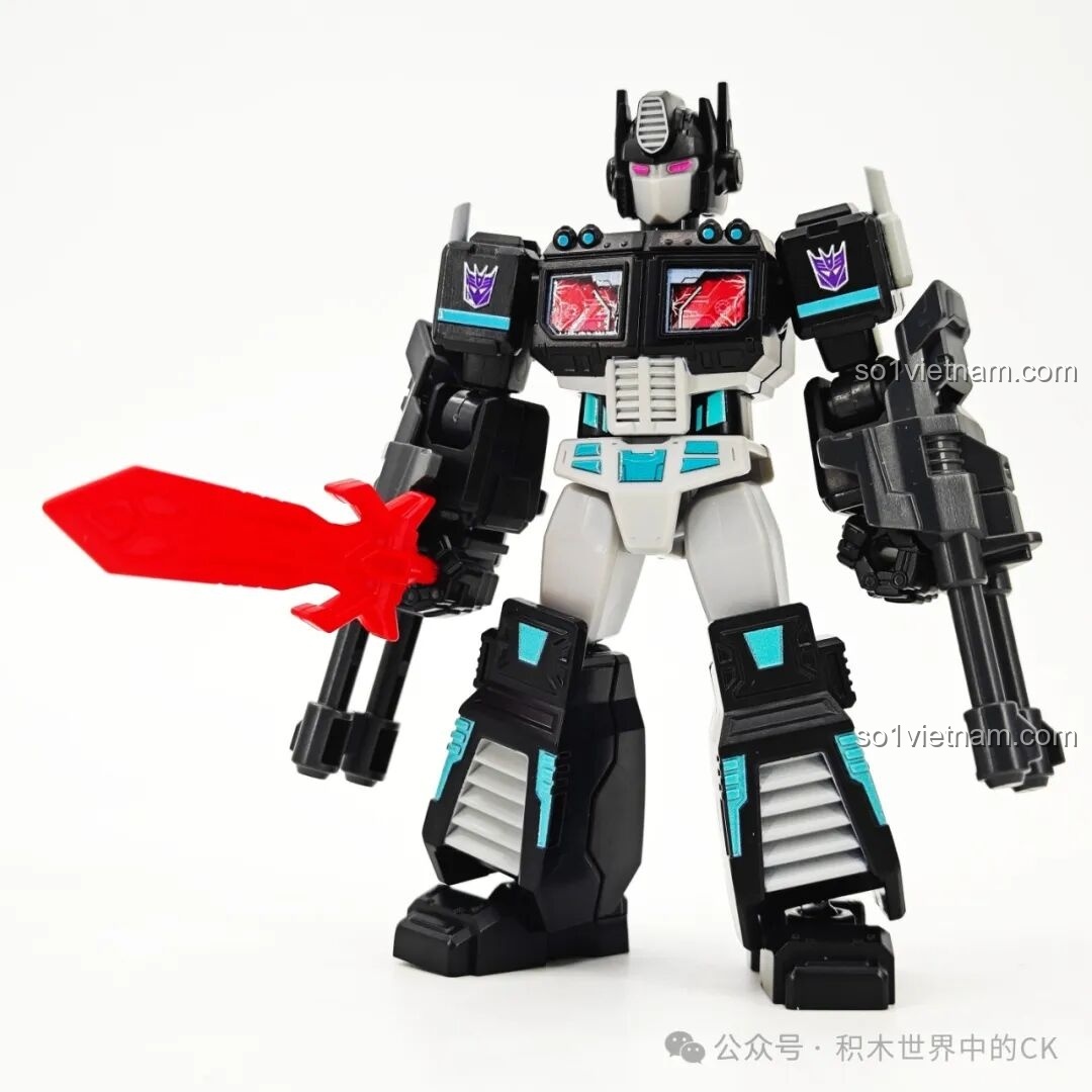 Mô hình robot Nemesis Prime từ bộ lắp ghép BLOKEES 71104 Transformers Galaxy Version 4th Wave, với tông màu đen huyền bí và kiếm đỏ.