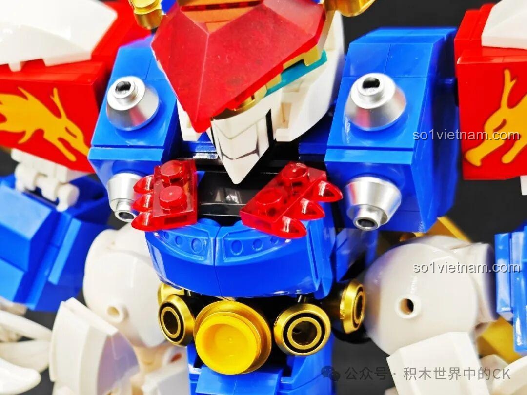 Robot Rồng Thần RyuJinMaru JIESTAR 58205 bên cạnh minifigure hotdog