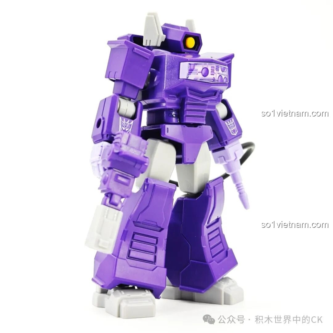 Góc nghiêng mô hình robot Shockwave BLOKEES 71104 Transformers, thể hiện khả năng tạo dáng và vũ khí.