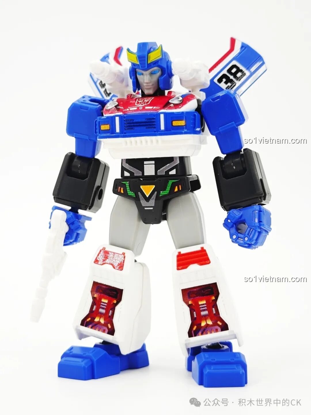 Mô hình robot Smokescreen từ bộ lắp ghép BLOKEES 71104 Transformers Galaxy Version 4th Wave, với tông màu xanh, trắng, đỏ đặc trưng.
