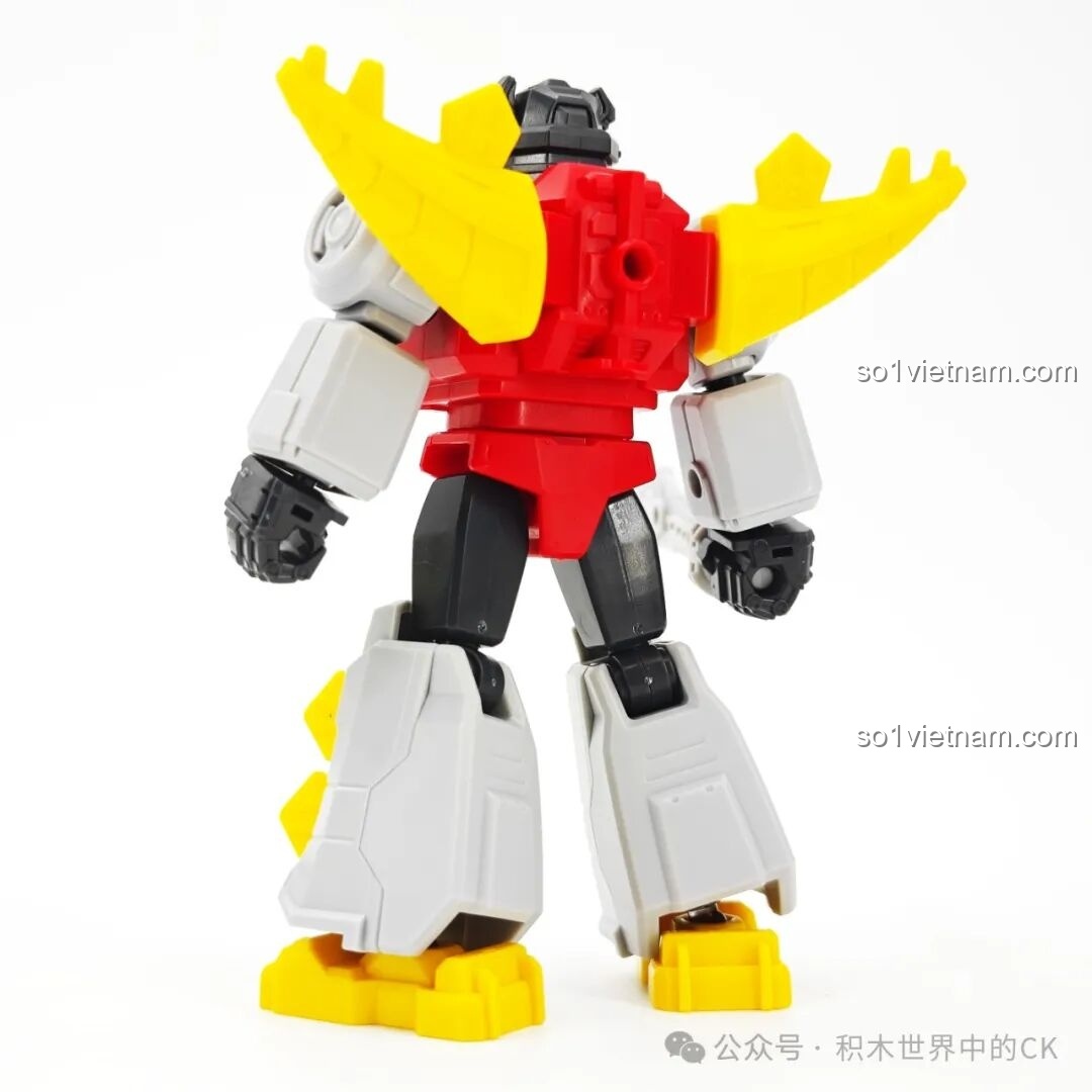 Mặt lưng mô hình robot Snarl BLOKEES 71104 Transformers, thể hiện phần gai vàng đặc trưng và khớp nối.