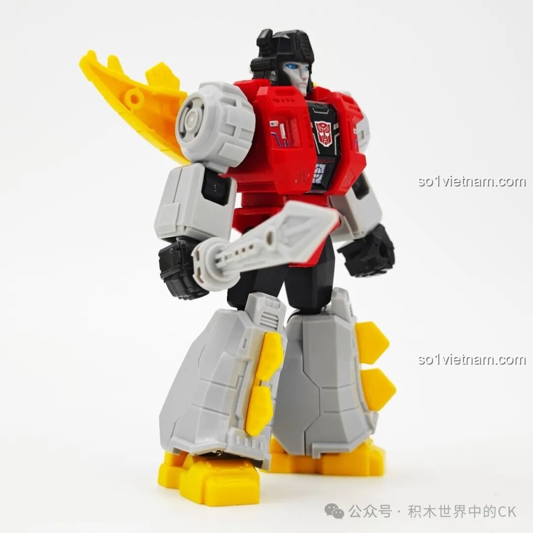 Góc nghiêng mô hình robot Snarl BLOKEES 71104 Transformers, thể hiện khả năng tạo dáng và chi tiết giáp.