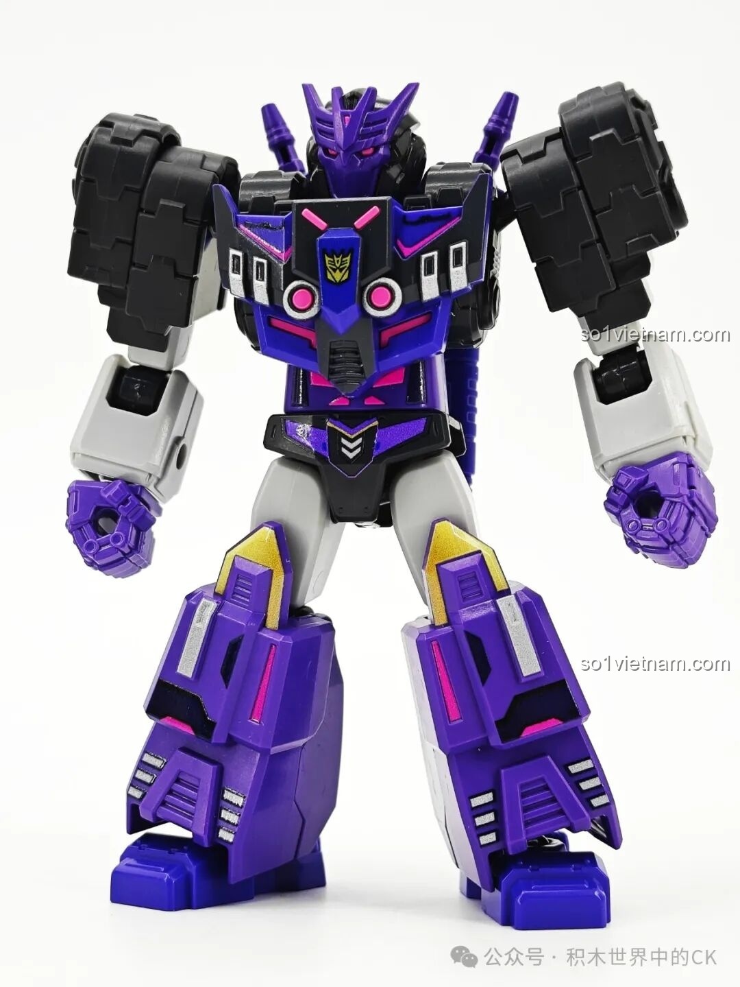 Mô hình robot Tarn từ bộ lắp ghép BLOKEES 71104 Transformers Galaxy Version 4th Wave, với tông màu tím và đen.