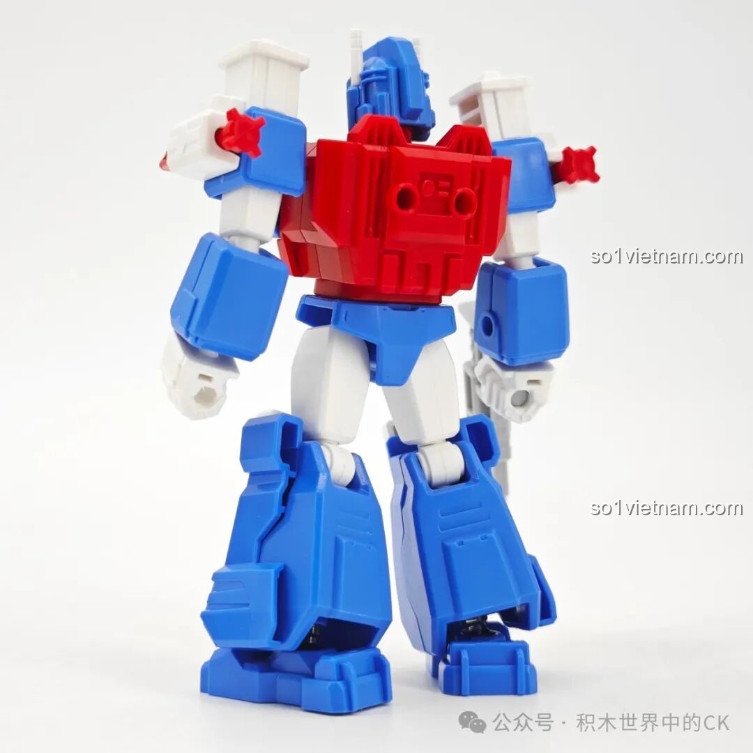 Mặt lưng mô hình robot Ultra Magnus BLOKEES 71104 Transformers, thể hiện chi tiết giáp và khớp nối.
