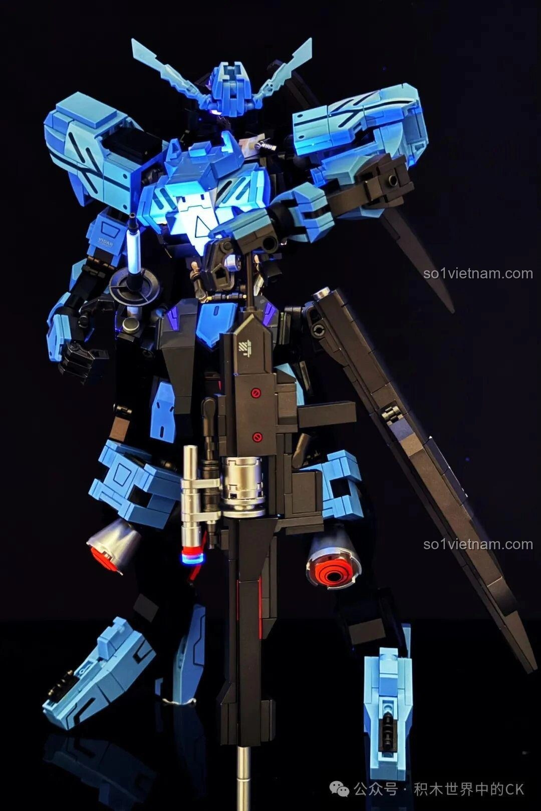 Cận cảnh Robot Vidar JIESTAR 58145 cầm súng trường với đèn LED phát sáng, làm nổi bật các chi tiết.