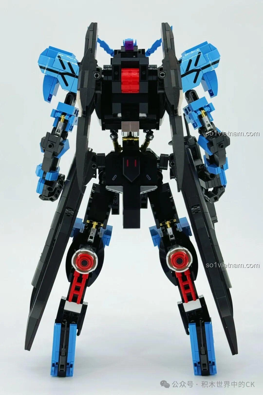 Mặt sau của Robot Vidar JIESTAR 58145, nổi bật với các chi tiết giáp lưng và phần động cơ ở chân.