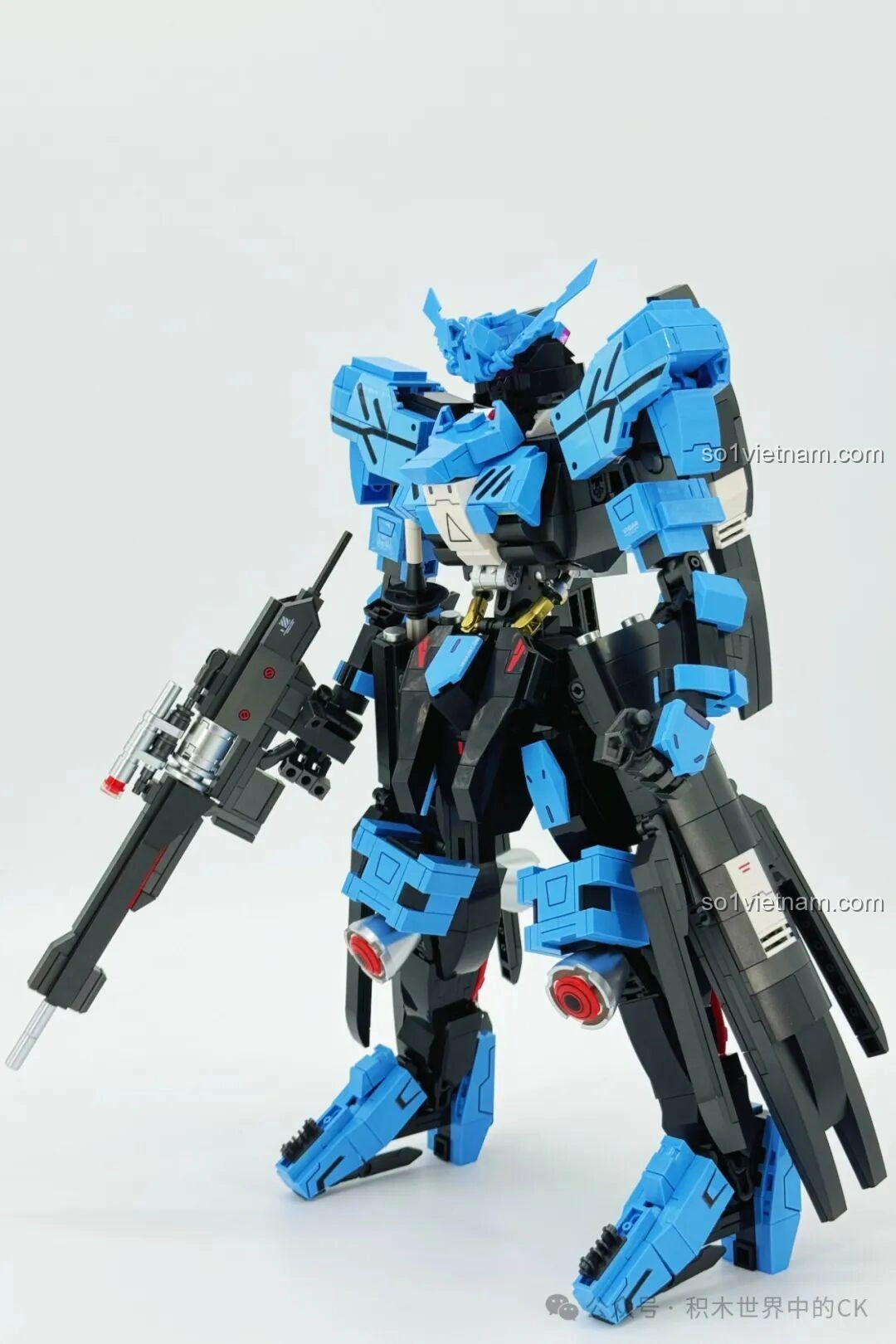 Robot Vidar JIESTAR 58145 ở tư thế nghiêm trang, thể hiện sự cân đối và vững chãi của mô hình.