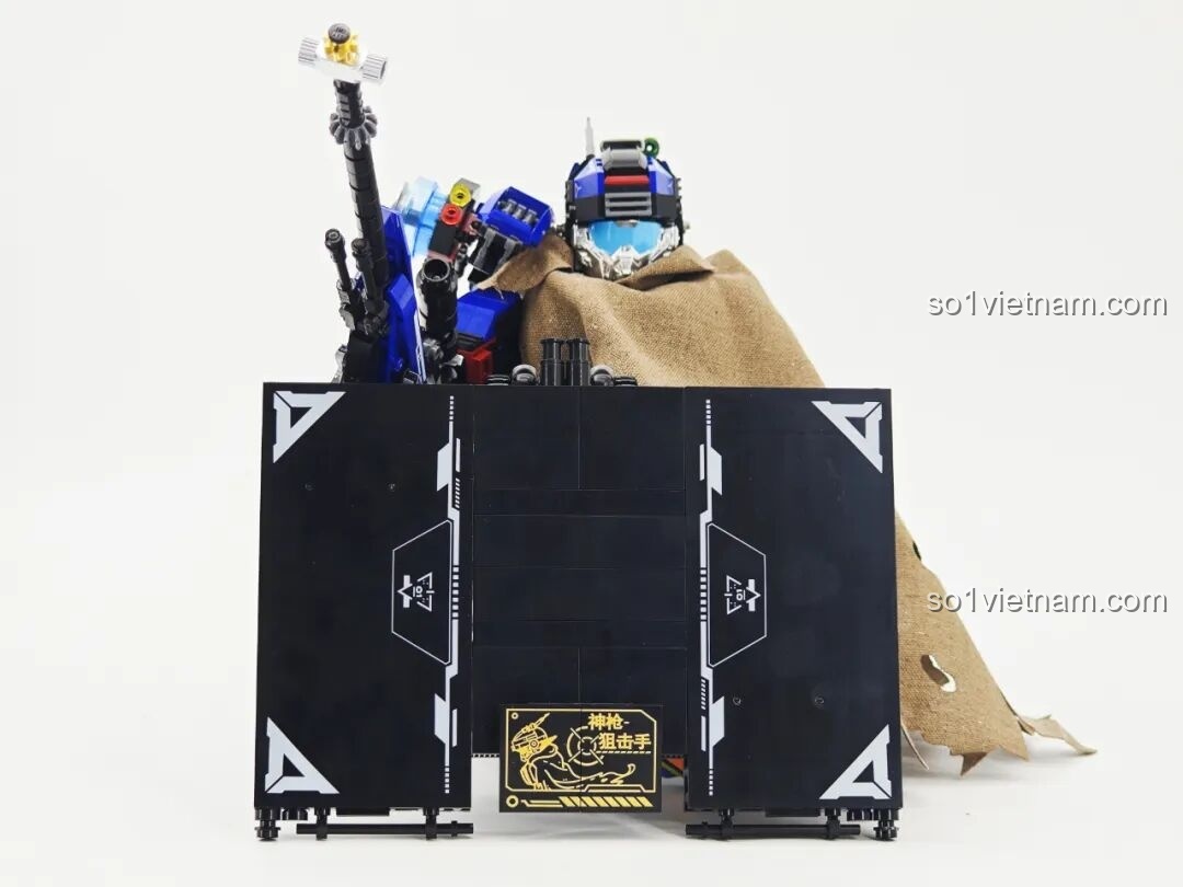 Robot Xạ Thủ Thần Súng Keeppley 23102 trong tư thế bắn nằm, súng bắn tỉa khổng lồ.