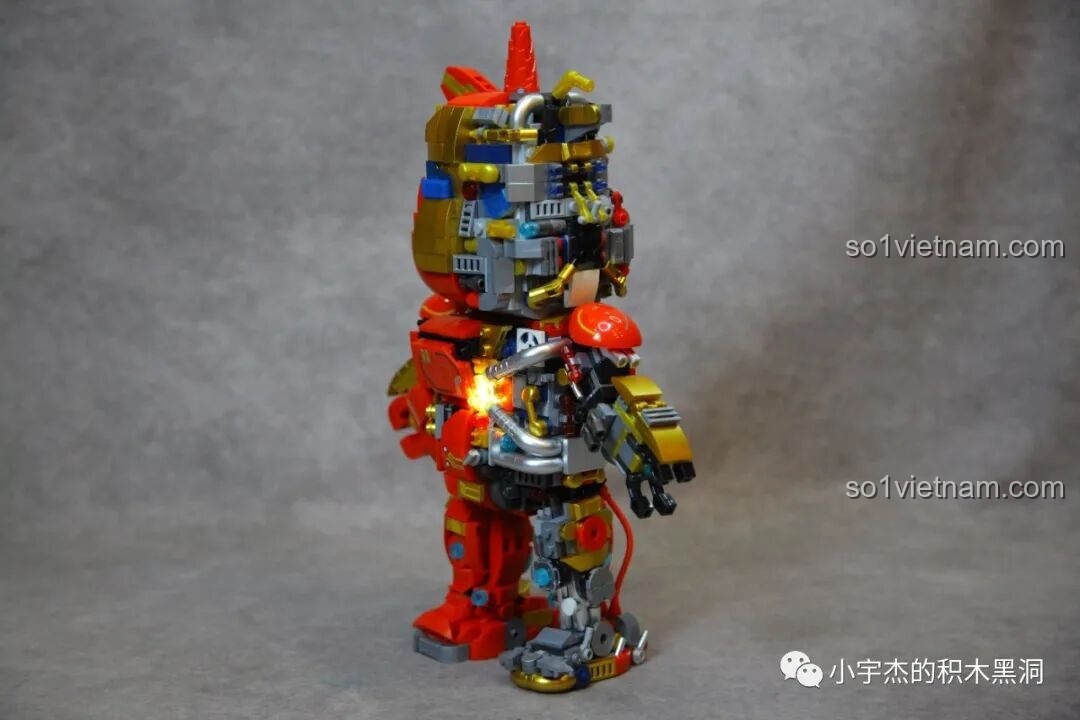 Mô hình Robot Kỳ Lân Sắt ZHEGAO GZ8008 đứng vững chãi trên bệ trưng bày.