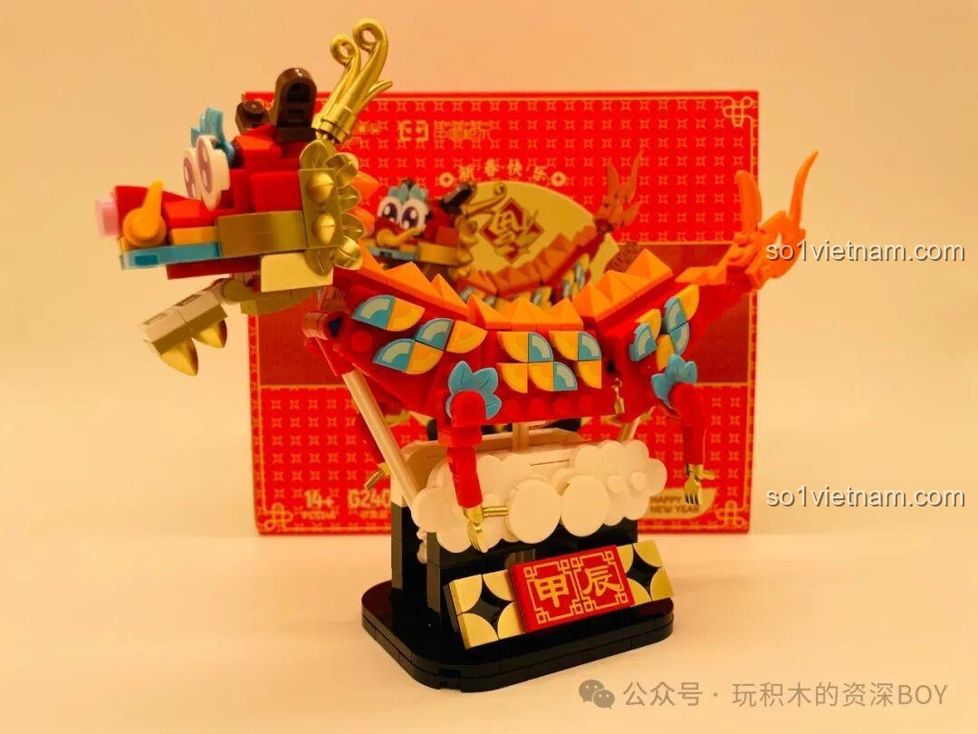 Toàn cảnh mô hình Rồng Béo Trên Trời Gobricks G2401 hoàn thiện, đặt trên đế mây.