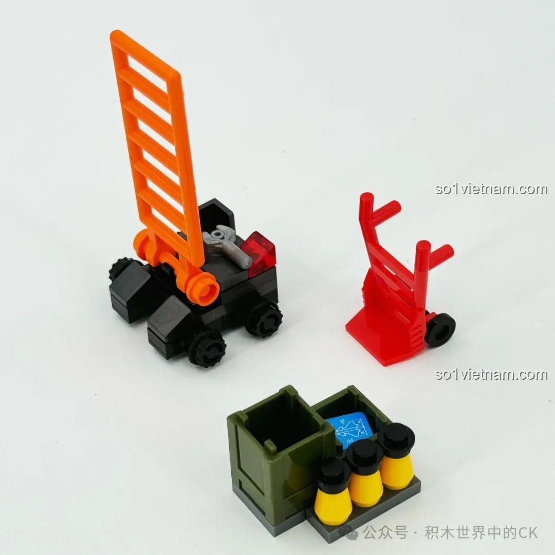 Góc nhìn tổng thể dây chuyền sản xuất J-20 Sembo 202256 với đèn LED, các minifigures và máy bay, tạo hiệu ứng ấn tượng.