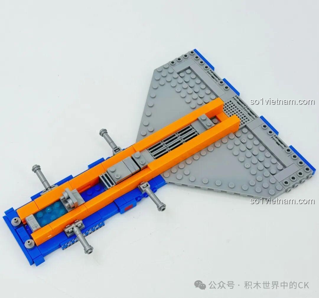 Nền tảng lắp ráp máy bay J-20 đang trong quá trình xây dựng, thể hiện cấu trúc phức tạp của bộ Sembo 202256.