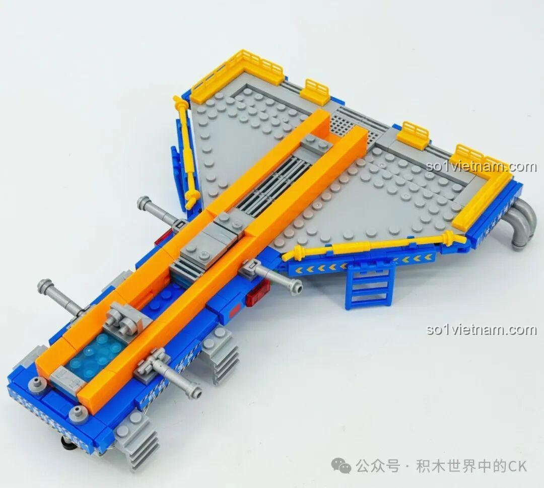 Góc nhìn khác của nền tảng lắp ráp Sembo 202256 Dây Chuyền Sản Xuất Máy Bay J-20, cho thấy độ khít và chắc chắn của các mảnh ghép.