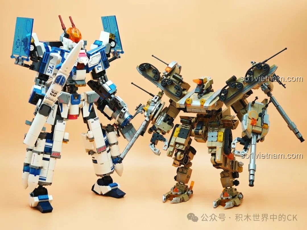 Hai mô hình robot Chiến Binh Ám Nguyên SEMBO 203170 và Tuần Tra Thám Hiểm SEMBO 203376 đứng cạnh nhau, khoe vẻ đẹp đối lập.