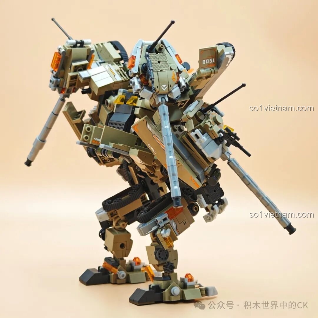 Robot Chiến Binh Ám Nguyên SEMBO 203170 trong tư thế tấn công, một chân hơi khuỵu xuống, đầy uy lực.