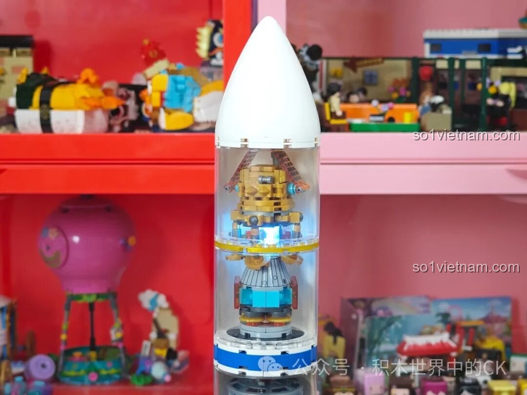 Vệ tinh có thể tháo rời bên trong chóp tên lửa của Sembo 203365 Tên lửa Vận tải Trường Chinh 5, một chi tiết độc đáo