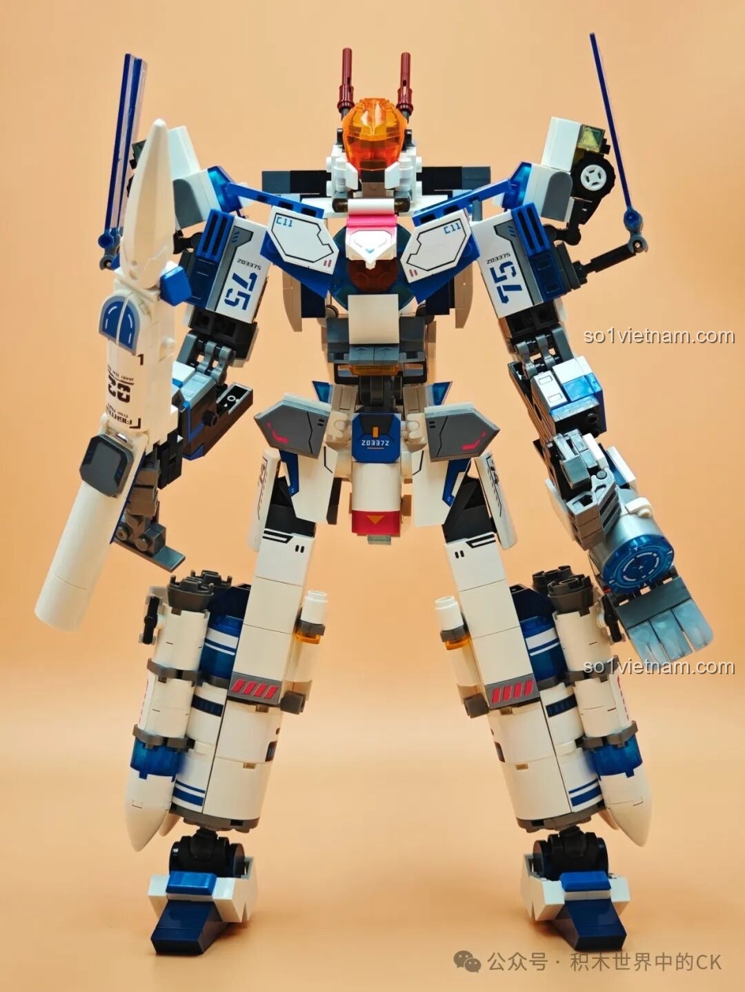 Cận cảnh phần hông của robot Tuần Tra Thám Hiểm SEMBO 203376, với các chi tiết giáp và khớp nối.