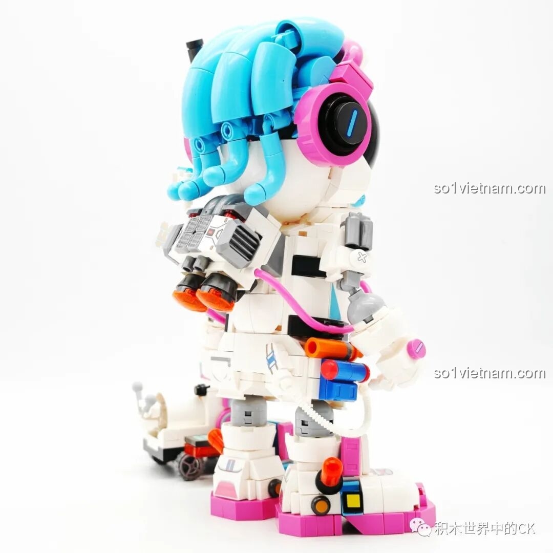 Góc nhìn từ phía sau bên trái của mô hình Sembo 203401, tập trung vào các chi tiết dây nối và phụ kiện.