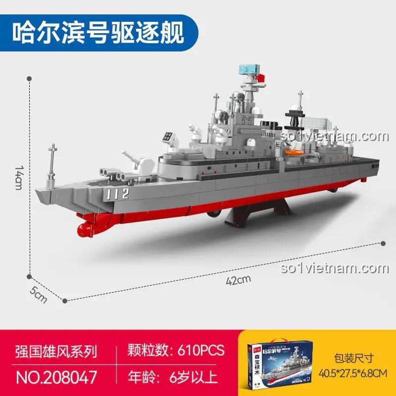 Ảnh thể hiện kích thước chi tiết của mô hình tàu khu trục Harbin SEMBO 208047: dài 42cm, rộng 5cm, cao 14cm. Bộ lắp ghép 610 mảnh cho bé trai 6 tuổi, đồ chơi quân sự chất lượng cao.
