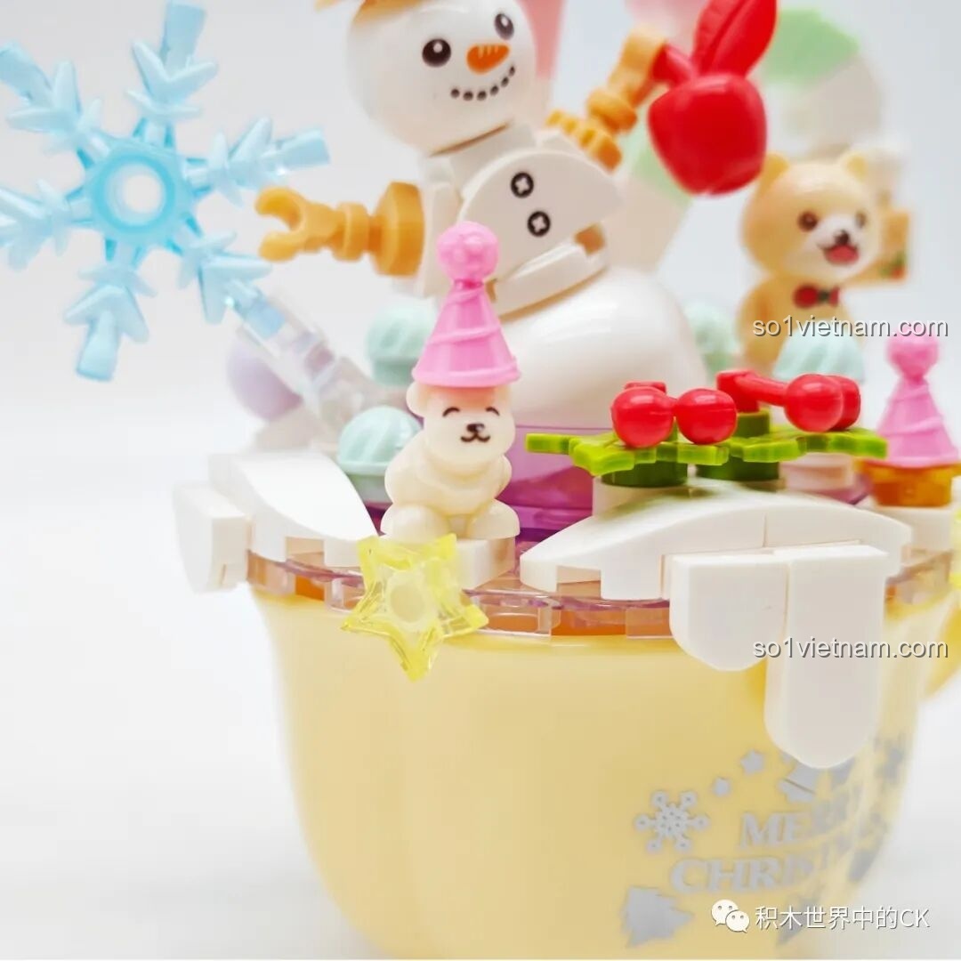 Chi tiết chú gấu teddy trong mô hình Người tuyết Giáng sinh SEMBO 605031