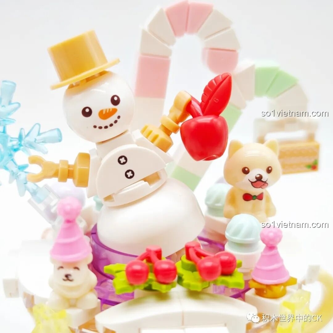 Chi tiết kẹo gậy và quả mọng trong mô hình Người tuyết Giáng sinh SEMBO 605031