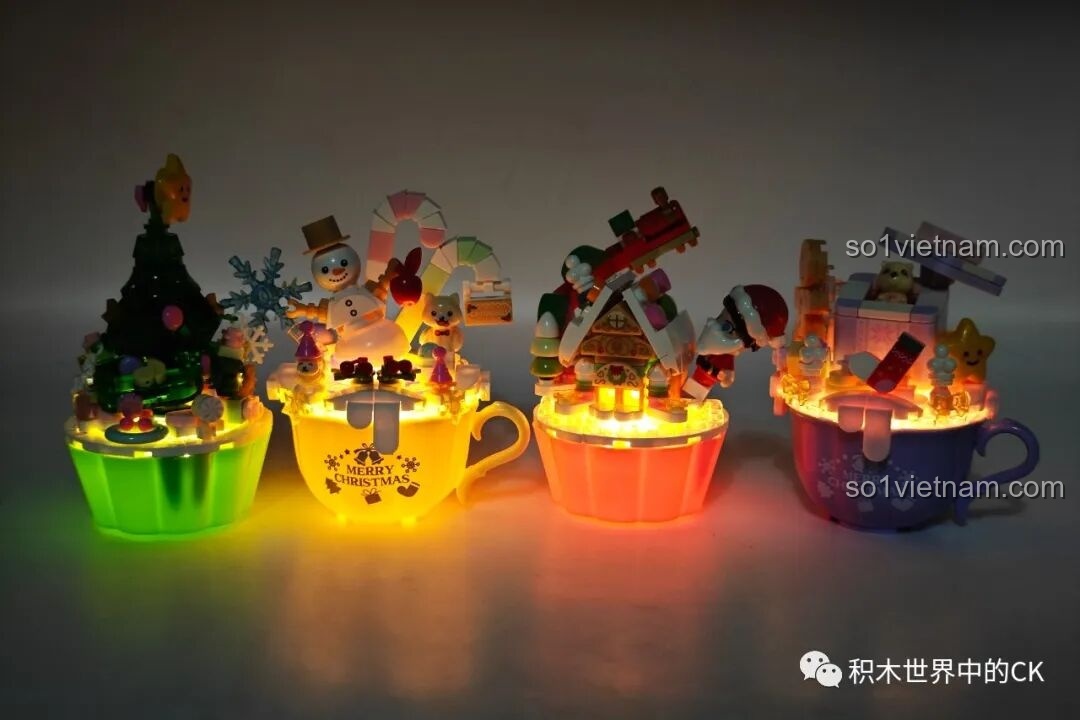 Tổng hợp 4 mẫu bánh kem Giáng sinh SEMBO 605032 đã lắp xong khi bật đèn