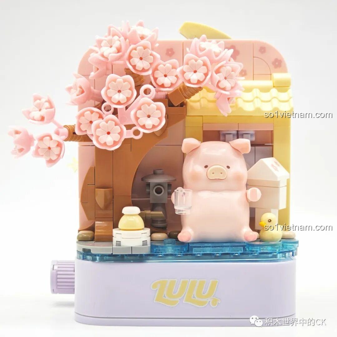 Cận cảnh Heo LuLu đáng yêu trên bộ xếp hình Sembo 608077, món đồ chơi được các bé gái yêu thích.