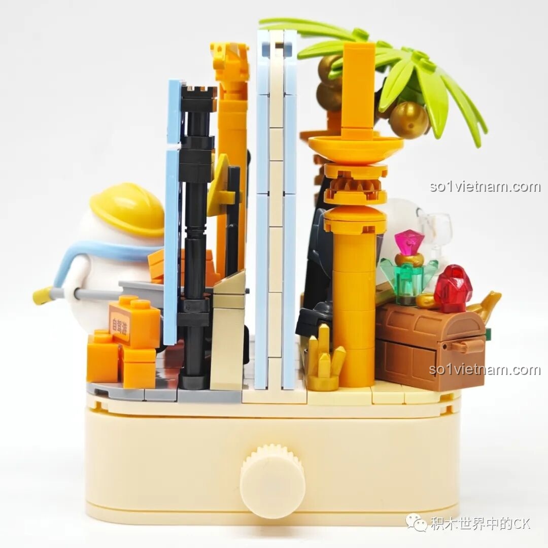 Góc nhìn từ cạnh bên của mô hình Sembo 612016, cho thấy cả hai mặt lao động và hưởng thụ cùng lúc.