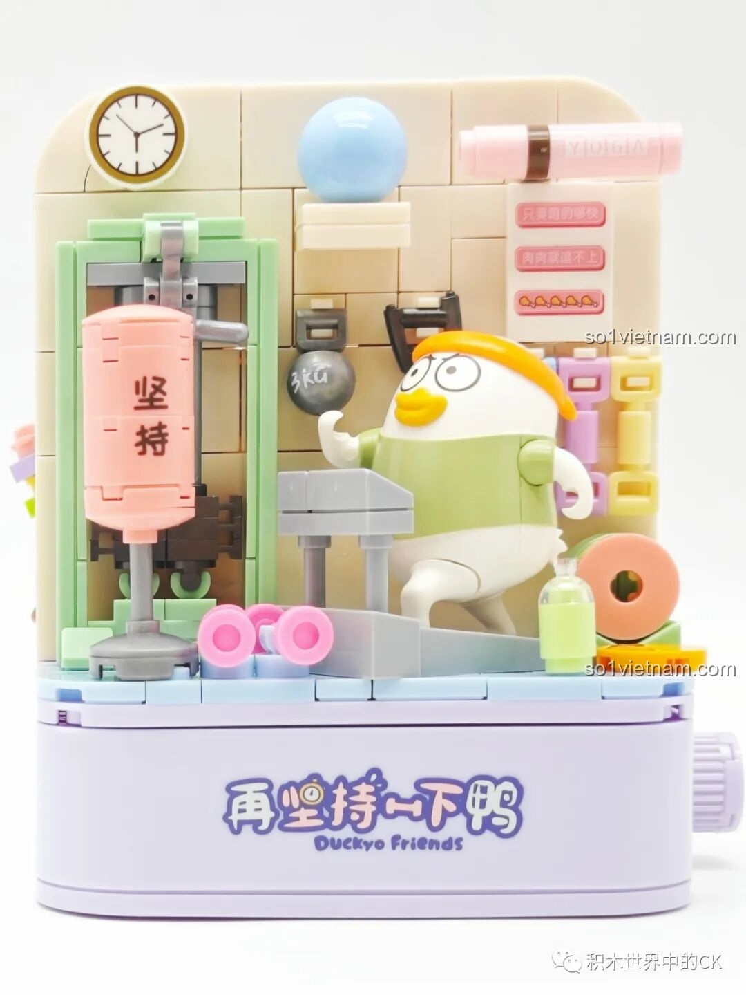 Góc nhìn cận cảnh Vịt Duckyo gymer đang tập luyện với vẻ mặt quyết tâm trong bộ Sembo 612017.