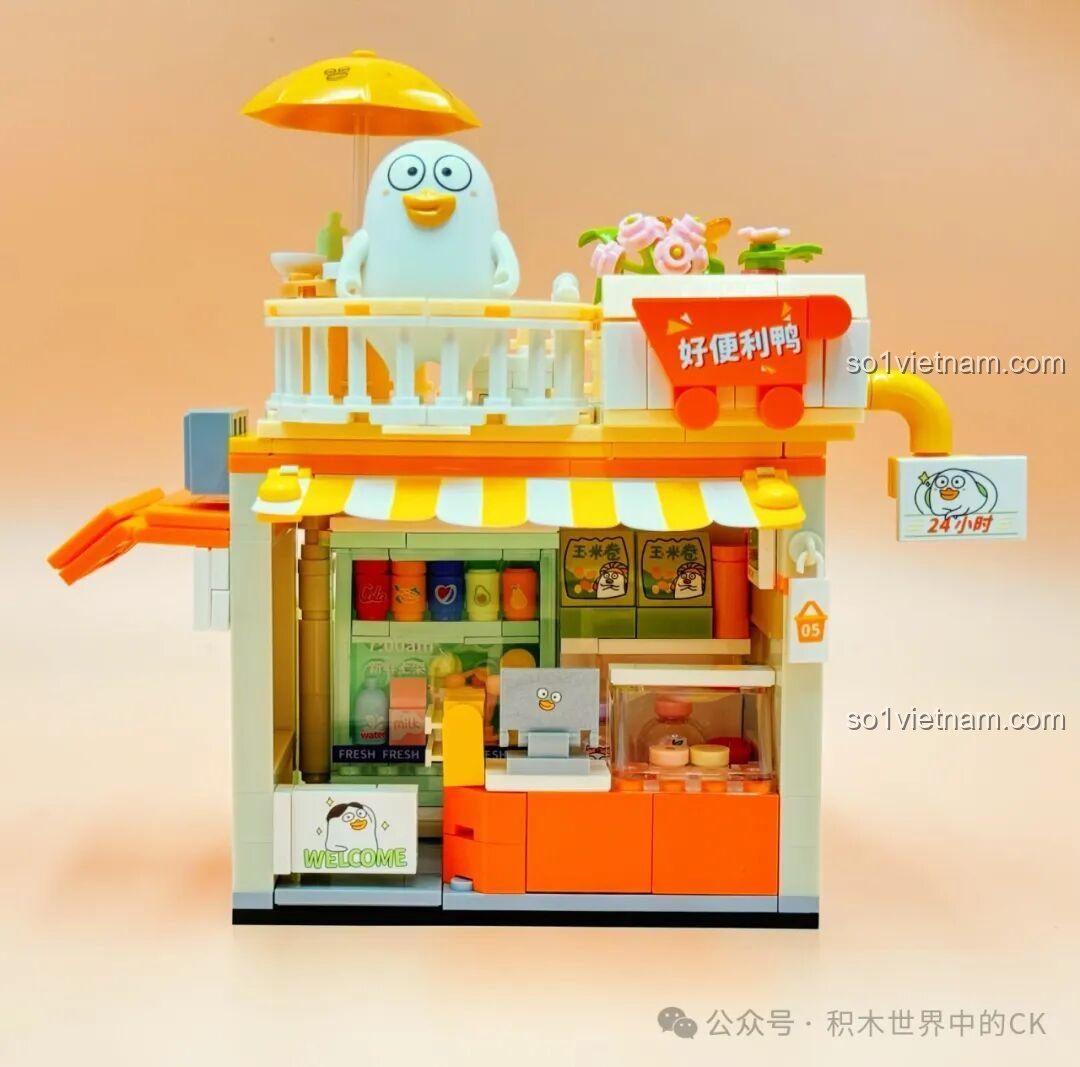 Chi tiết khu bếp bên trong quán mì Sembo 612018, nồi niêu xoong chảo, gia vị, mô hình đồ chơi lắp ráp chân thực