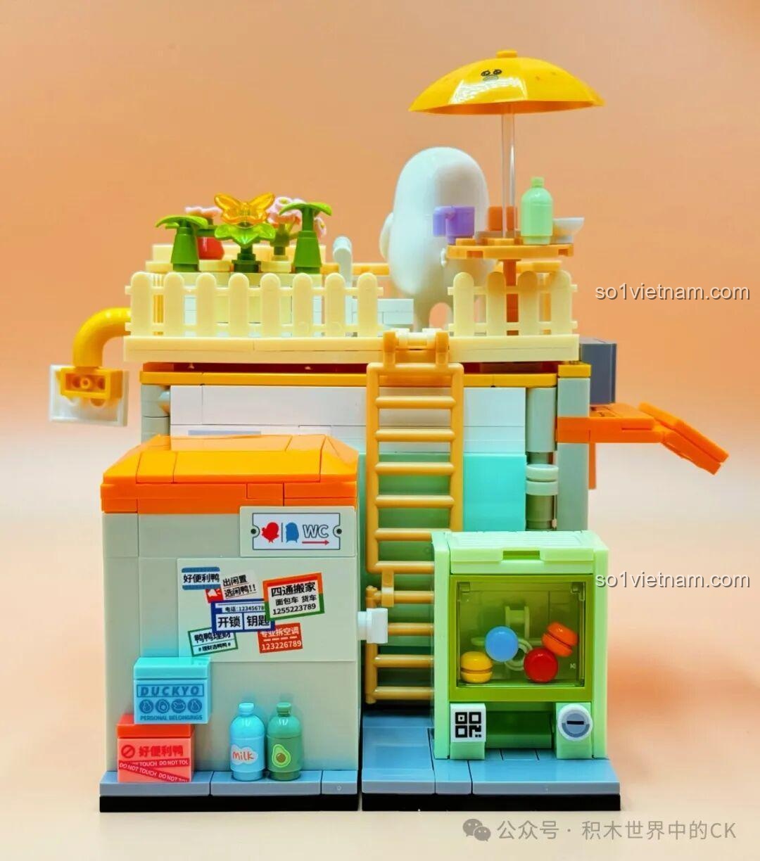 Chi tiết quầy phục vụ của quán mì Sembo 612018, bát đĩa, đũa, menu, mô hình đồ chơi lắp ráp mini