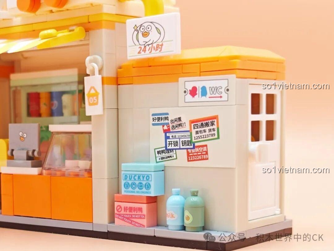 Chi tiết mái nhà trạm chuyển phát Sembo 612019 với các hộp quà và bưu kiện, trang trí độc đáo, đồ chơi lắp ráp Ducky Friends