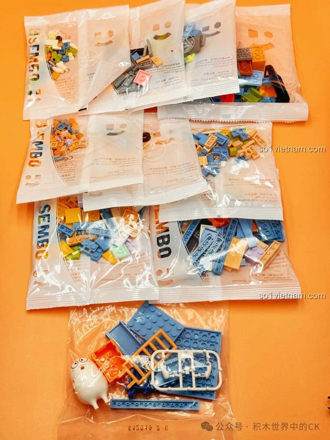 Các túi mảnh ghép của bộ Sembo 612019 Trạm Chuyển Phát Nhanh, màu xanh dương chủ đạo, chất liệu nhựa an toàn ABS