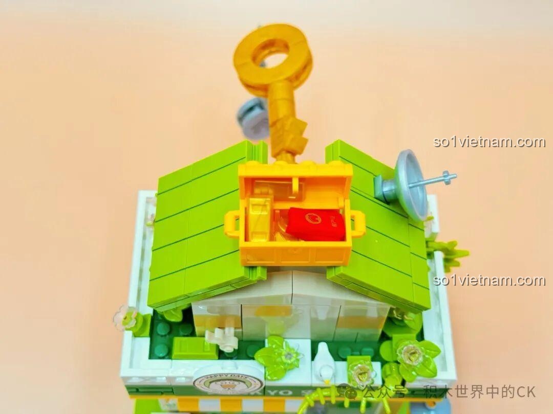 Mô hình hoàn chỉnh bộ lắp ghép Sembo 612021 KTV Vịt Ai từ phía trước, chú Vịt Lưu Nhỏ rocker, chi tiết đẹp