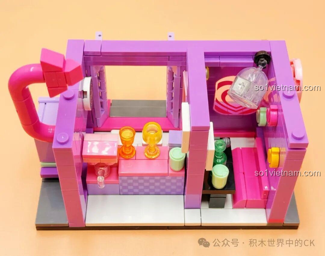 Chi tiết tủ lạnh đựng nước ngọt, kem, bánh mì của cửa hàng tiện lợi Sembo 612022, đồ chơi lắp ráp chân thực