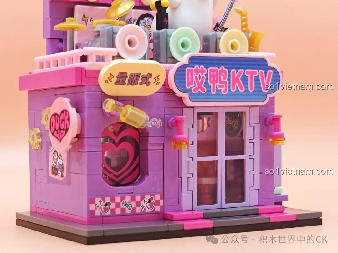 Mô hình hoàn chỉnh bộ lắp ghép Sembo 612022 Cửa Hàng Tiện Lợi từ phía sau, chi tiết WC, máy bán hàng tự động, đồ chơi lắp ráp